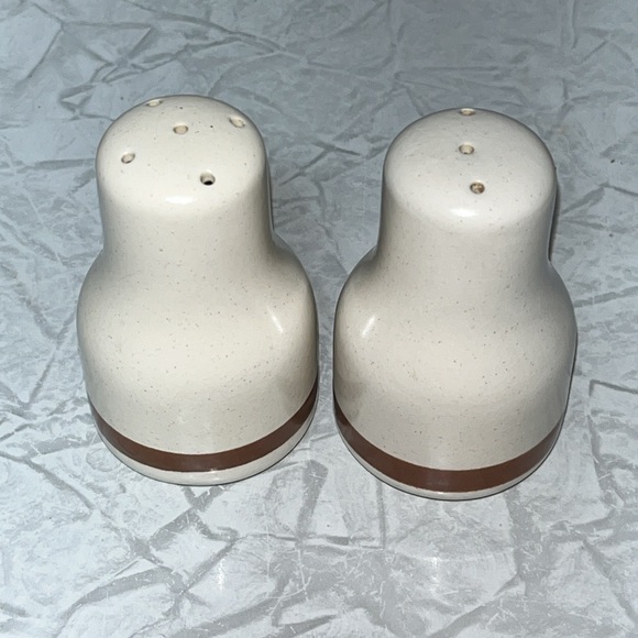 Mcm salt and pepper shakers made in Japan stoneware with brown stripe no stopper - Picture 3 of 6